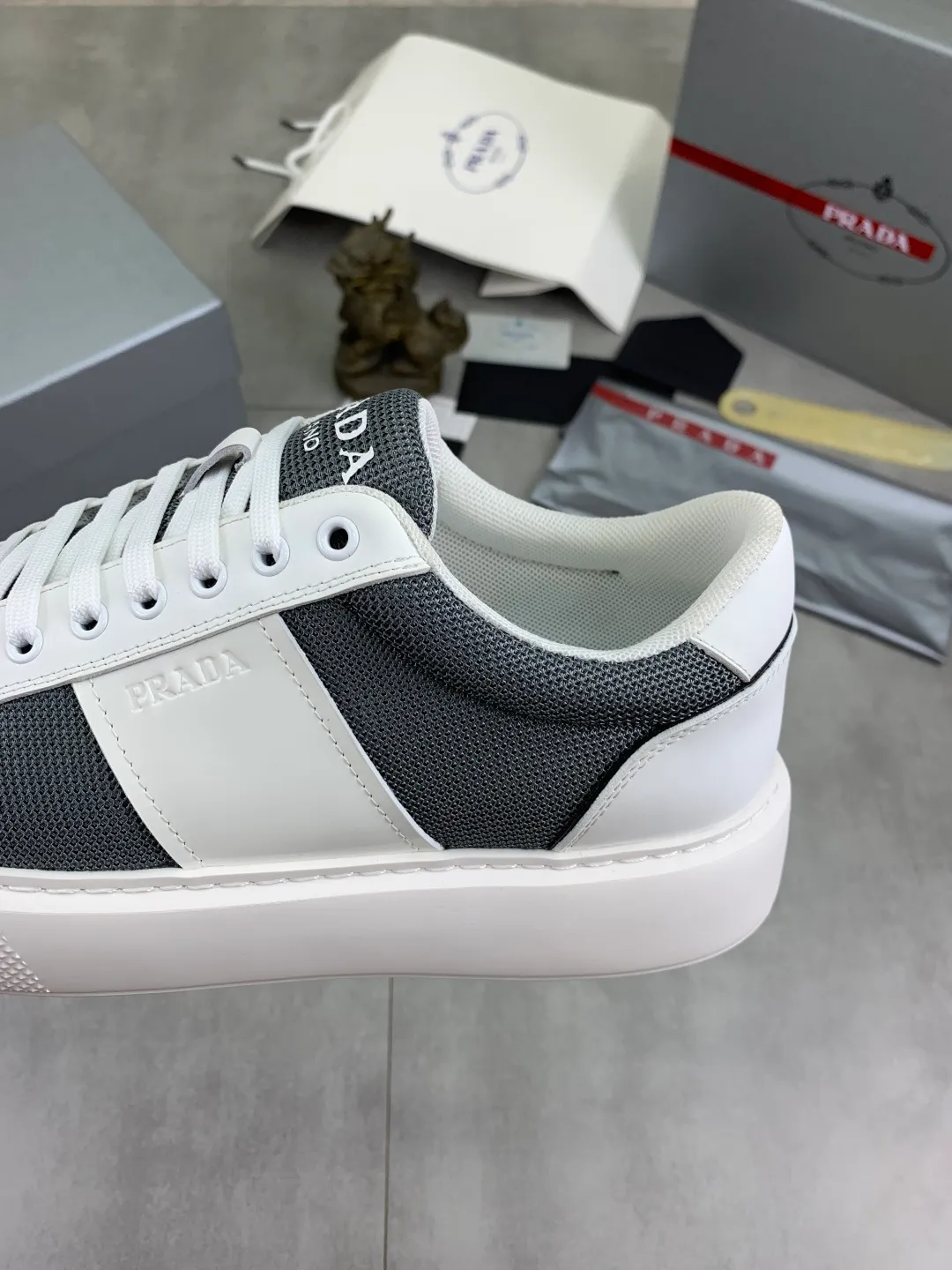 Men's men's shoes 💰P542💰 [New style] popular models are on the official website, 🆘 The trendy brand (Prada) mainly promotes popular models, avant-garde and versatile fashionable men's shoes private version mold opening, cowhide surface splicing 1:1.. Fashionable and simple, original imported cowhide lining cowhide feet; the atmosphere and personality are more fashionable, eye-catching and pursuing class. It will subvert the old idea and be a must-have for fashionistas with you! Must keep it! Tall and comfortable, large and low, high-end quality workmanship. Size: 38-44 4️⃣colors available.